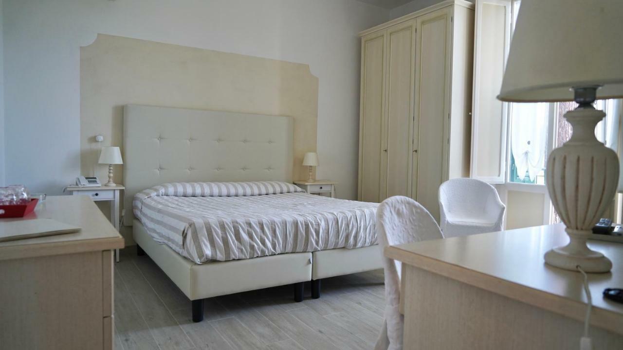 Hotel La Primula Форте дей Марми Екстериор снимка